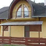 Nadas Tarsashaz *