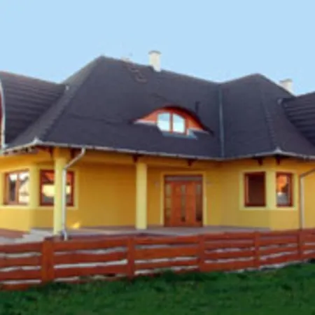 Nadas Tarsashaz Lejlighed *