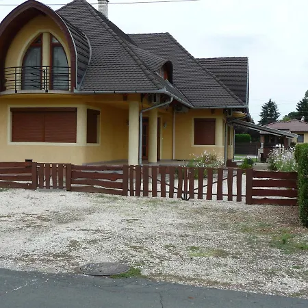 Nadas Tarsashaz Балатонлелле