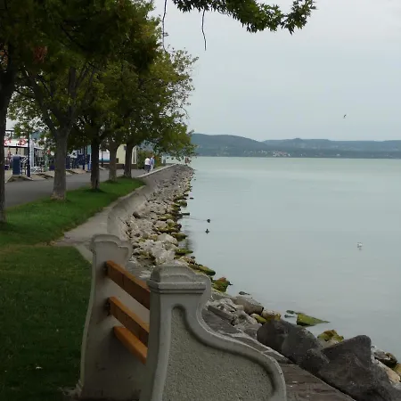 Nadas Tarsashaz Lägenhet