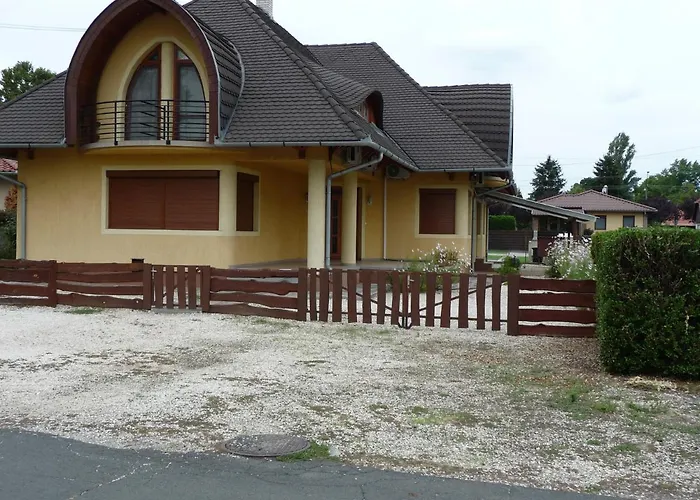 Nadas Tarsashaz Balatonlelle