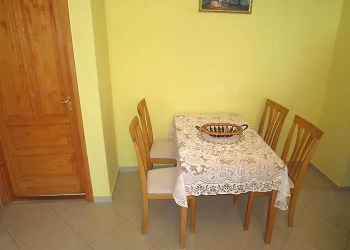 Nadas Tarsashaz Apartment